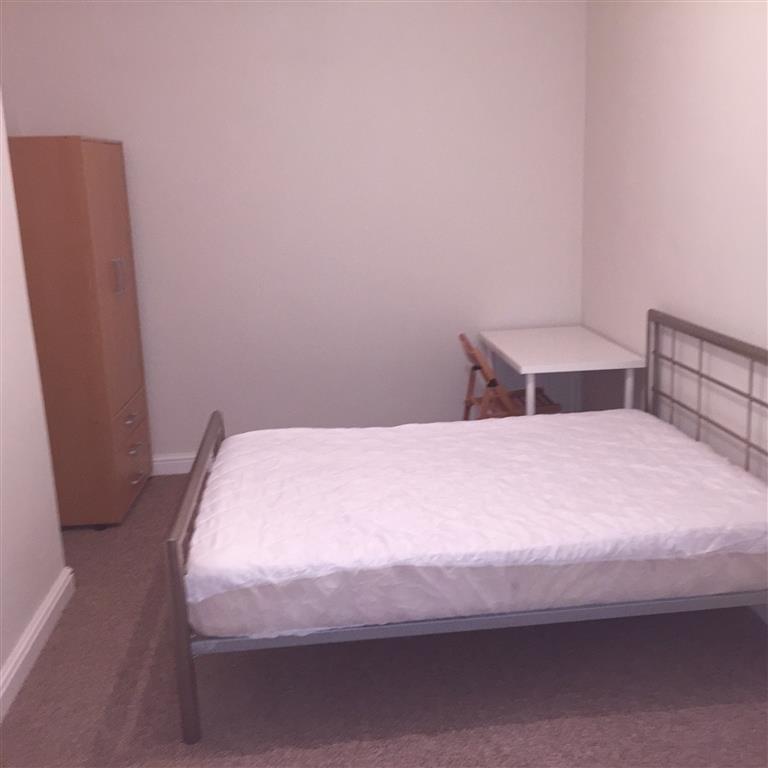 bedroom at 100 Huntington Road