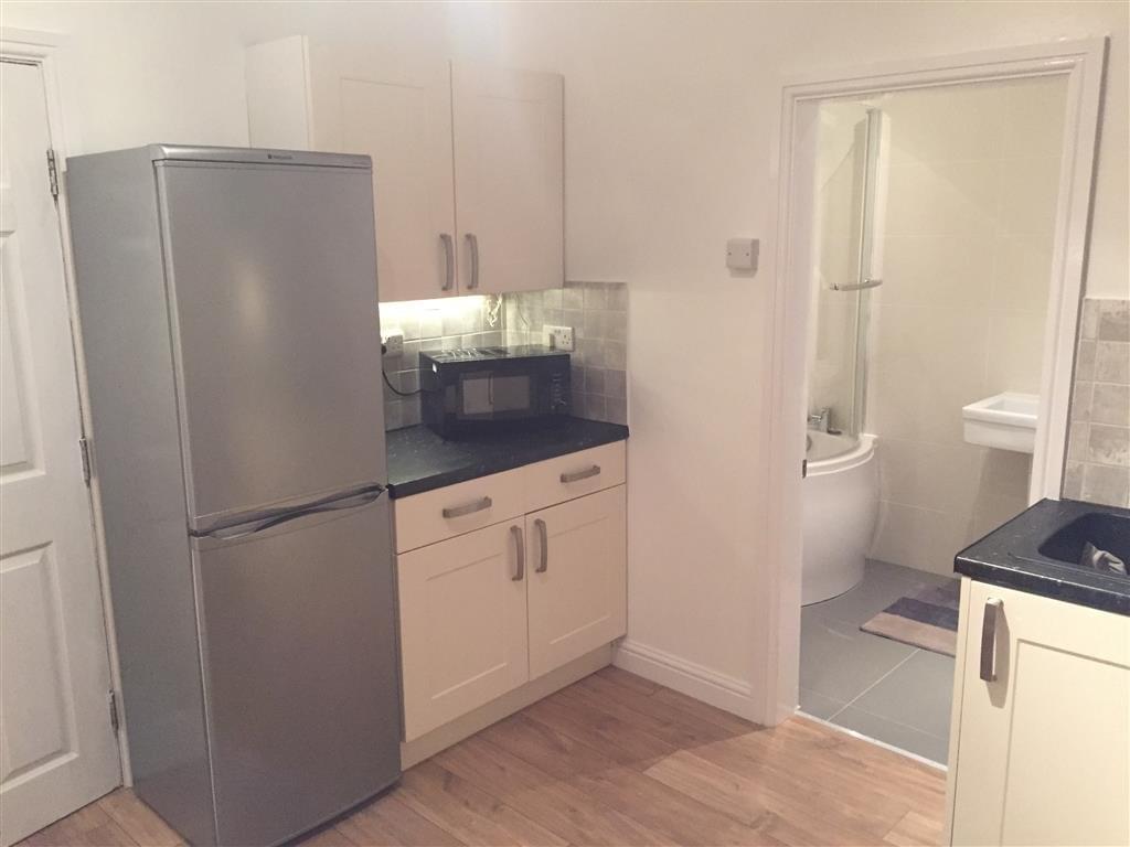 bedroom at 100 Huntington Road